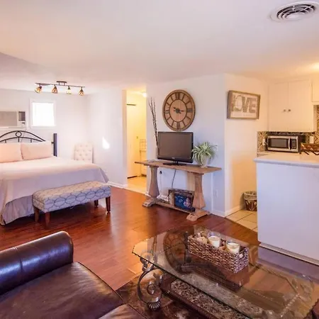 Homestyle Studio Near Paseo